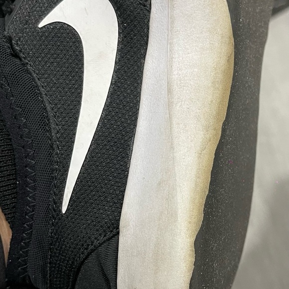 71/2 black and white Nike in used condition but still have life - Picture 5 of 5